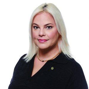 Elsa-Vallecillo with pin